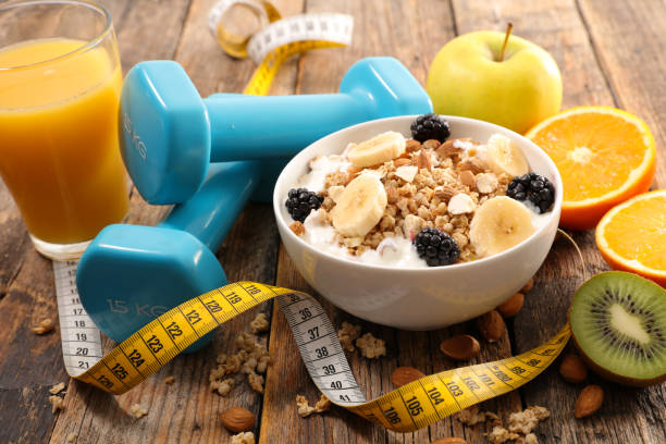 health-food-konzept - dieting sport exercising measuring stock-fotos und bilder