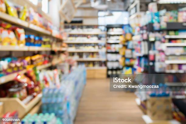 Abstrakte Supermarkt Gang Hintergrund Weichzeichnen Stockfoto und mehr Bilder von Geschäft