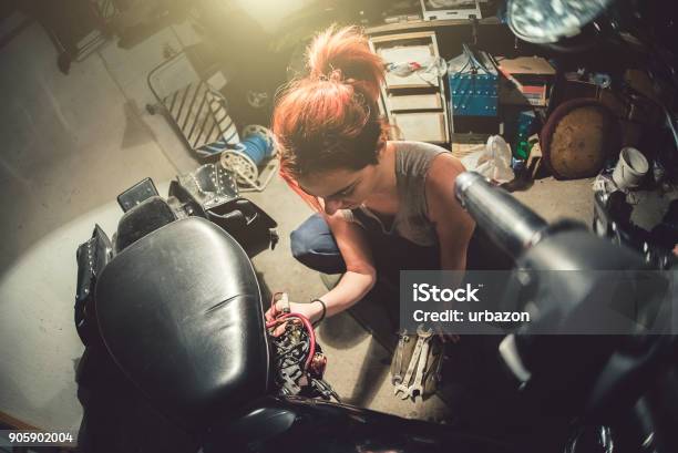 Người phụ nữ sửa xe máy, xưởng xe máy: Sự xuất hiện của người phụ nữ sửa xe máy trong xưởng xe máy đã làm thay đổi cả ngành nghề này. Họ trở nên mạnh mẽ và tự tin hơn với chính nghề của mình. Hãy xem những hình ảnh xúc động này để có cái nhìn rõ hơn về sự phát triển của nữ giới trong ngành công nghiệp sửa xe máy.