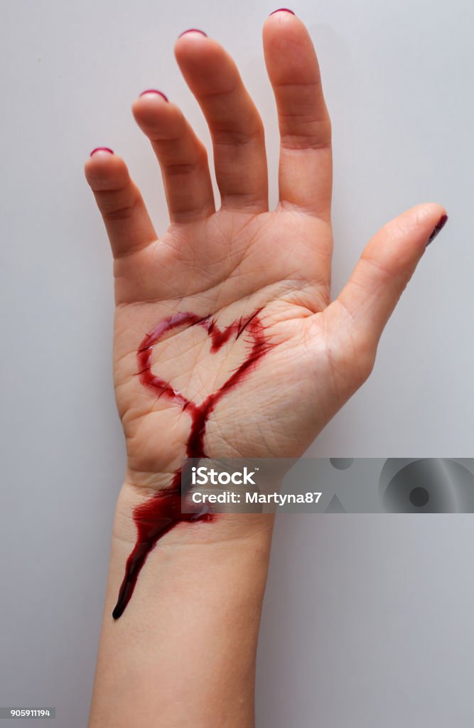 Bàn tay đầy máu và cổ tay bị cắt. Tự tử vì tình yêu bất hạnh - Trả phí Bản quyền Một lần Buồn Bức ảnh sẵn có Bàn tay đầy máu và cổ tay bị cắt. Tự tử vì tình yêu bất hạnh - Trả phí Bản quyền Một lần Buồn Bức ảnh sẵn có
