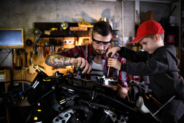 istock Motorcycle repair shop 905921894