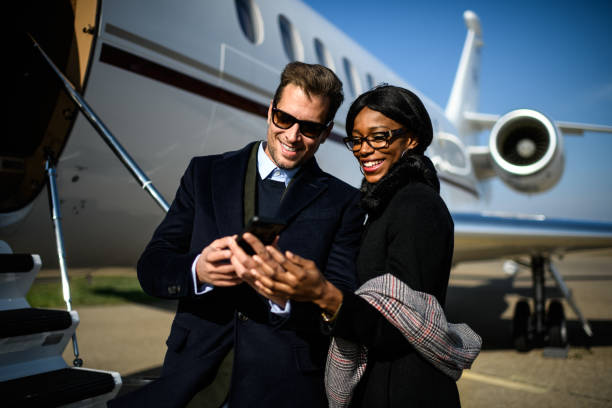 istock Couple at the airport 905922202