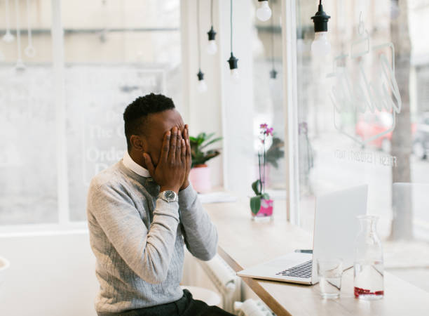 istock Young man working in the coffee bar 905927288