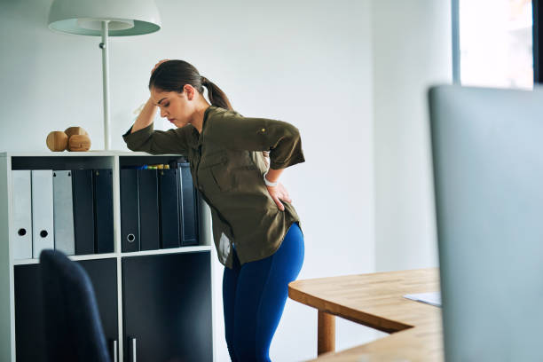 her back is bearing the brunt of stress - brunt imagens e fotografias de stock