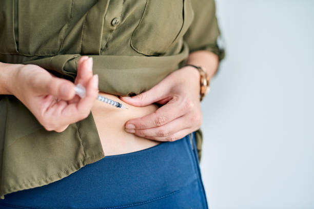 manejo de su salud - insulin fotografías e imágenes de stock