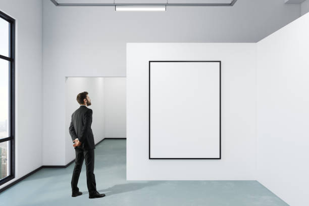 istock Man in room with poster 905934534