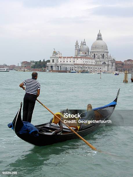 Foto de Gôndola Em Veneza e mais fotos de stock de Veneza - Itália - Veneza - Itália, Gondoleiro, Gôndola