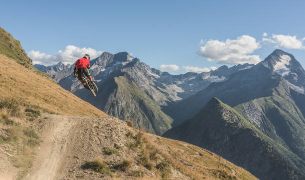 istock Man jumping in midair with mountain bike 905944986