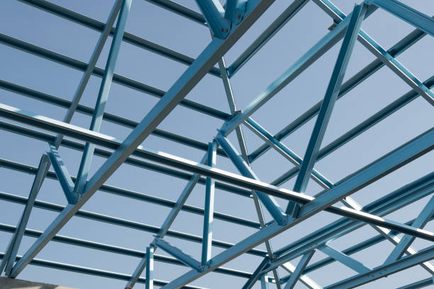 istock Structure of steel roof frame for building construction. 905982118