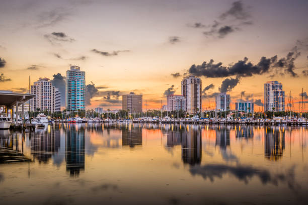 st. petersburg, florida, usa - apartment skyscraper florida architecture stock-fotos und bilder