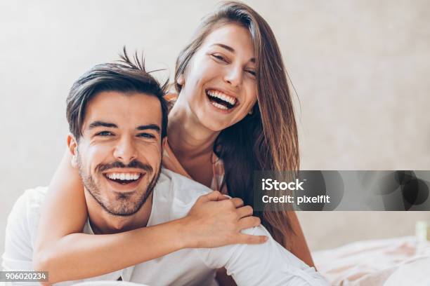 Glücklich Liebe Stockfoto und mehr Bilder von Lächeln - Lächeln, Paar - Partnerschaft, Männer