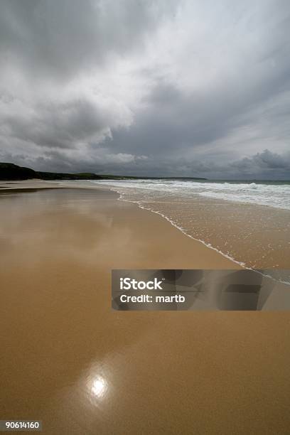 Dynamic Cloud Su Una Spiaggia Perfetta - Fotografie stock e altre immagini di Ambientazione esterna - Ambientazione esterna, Ambientazione tranquilla, Cielo