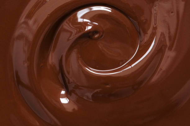 texture chocolat. close-up de chocolat liquide. - milk chocolate photos et images de collection