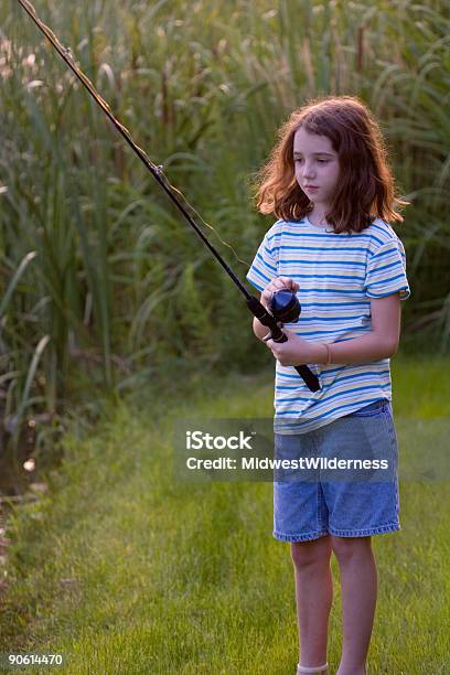 Jovem Menina Pesca - Fotografias de stock e mais imagens de Pesca - Pesca, Raparigas, Pré-Adolescente