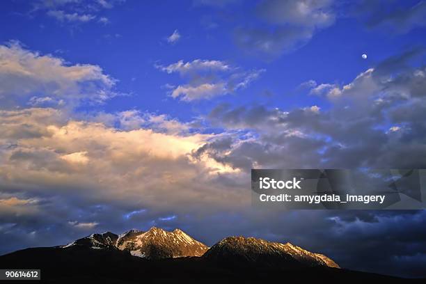 Photo libre de droit de Paysage Au Coucher Du Soleil banque d'images et plus d'images libres de droit de Aube - Aube, Beauté, Beauté de la nature