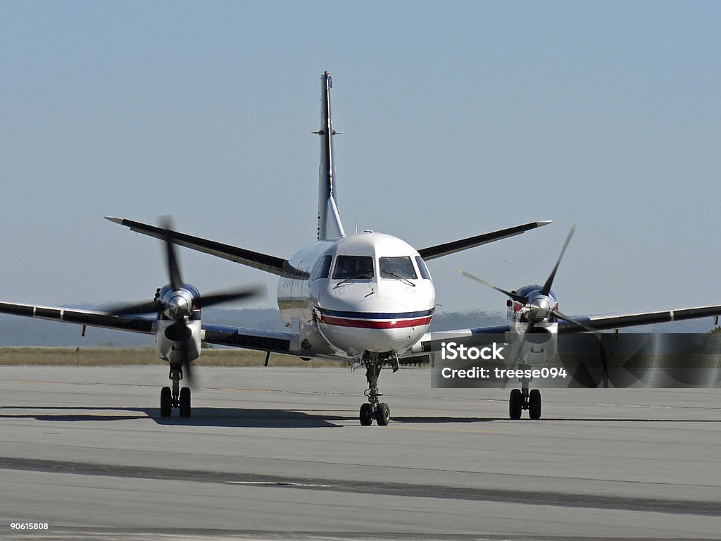 commuter avión - Foto de stock de Aeropuerto libre de derechos