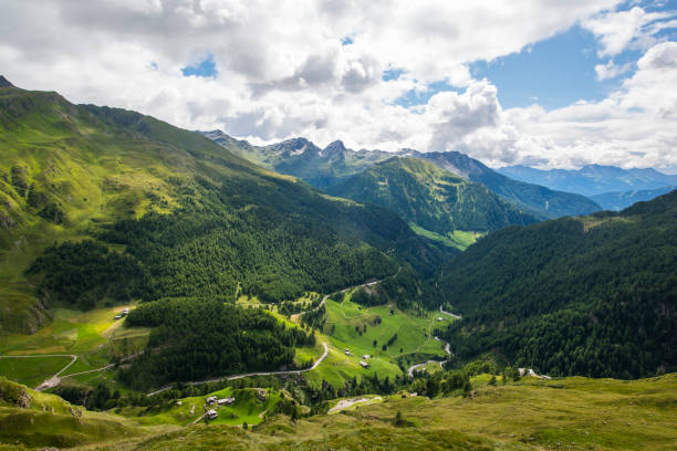 widok z timmelsjoch do doliny passeier, włochy - oetztal alps zdjęcia i obrazy z banku zdjęć