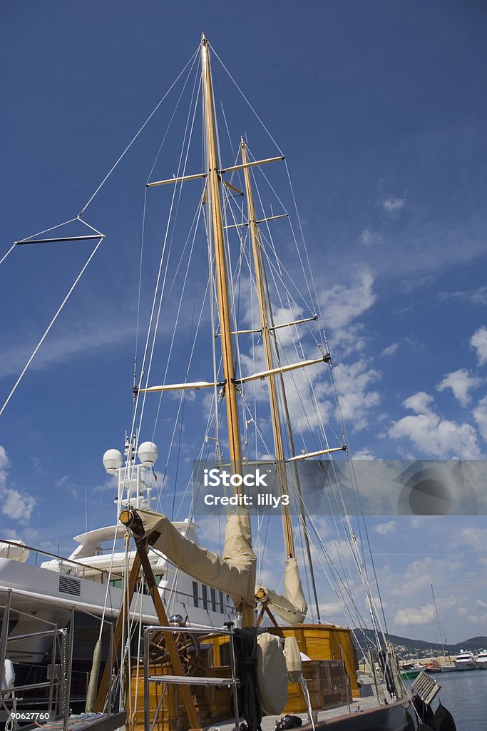 yacht a vela nel porto di saint-tropez - Foto stock royalty-free di Abilità