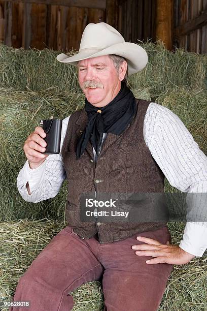 Cowboy Com Balão - Fotografias de stock e mais imagens de Adulto - Adulto, Alberta, Bebida