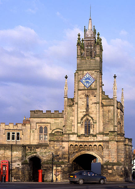 istock The Eastgate at Warwick. England 90628104