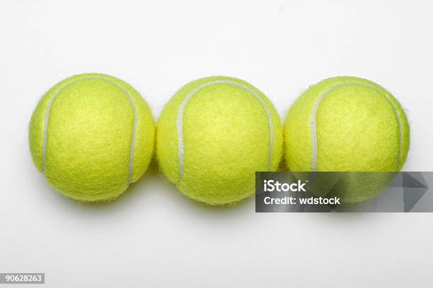 Tres Pelotas De Tenis Foto de stock y más banco de imágenes de Amarillo - Color - Amarillo - Color, Arcilla, Bola de Tenis