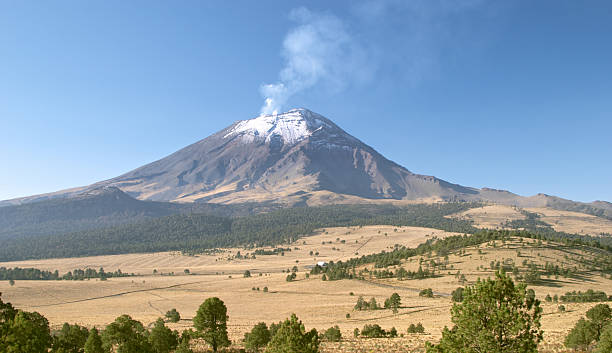 istock Active snowcapped Popocatepetl volcano 90629206