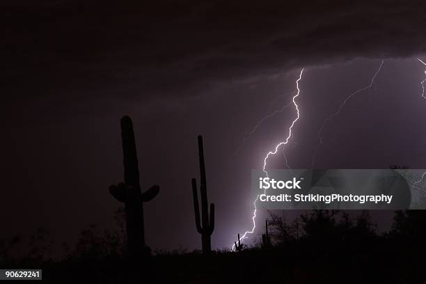 Blitze Streik Im High Desert Stockfoto und mehr Bilder von Bolzen - Bolzen, Elektrizität, Europäischer Abstammung