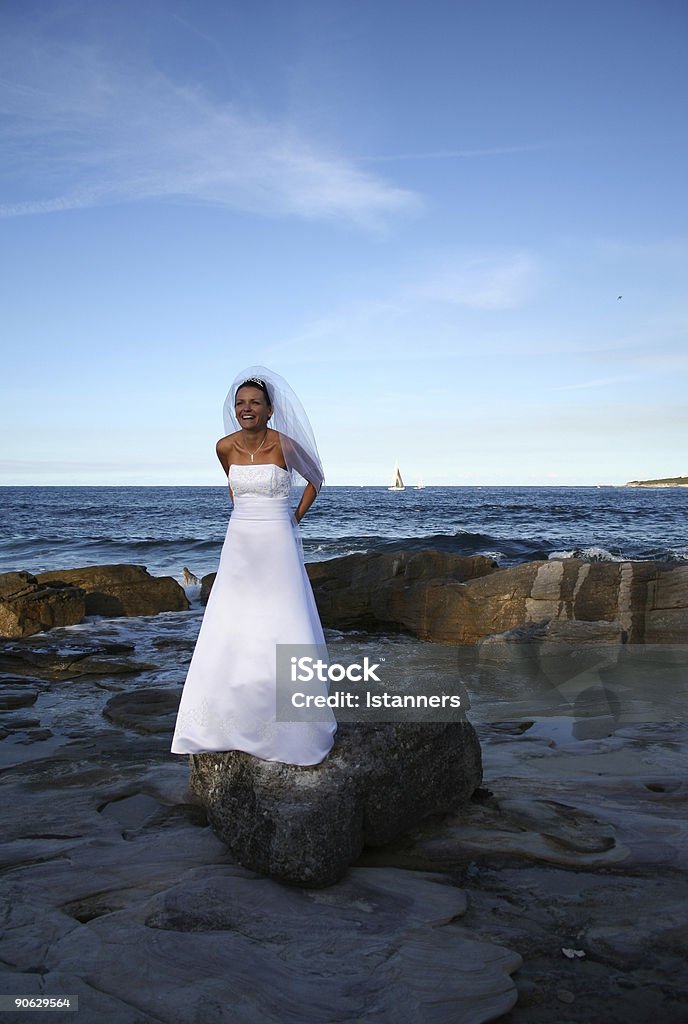 Novia en rocks - Foto de stock de Adulto libre de derechos