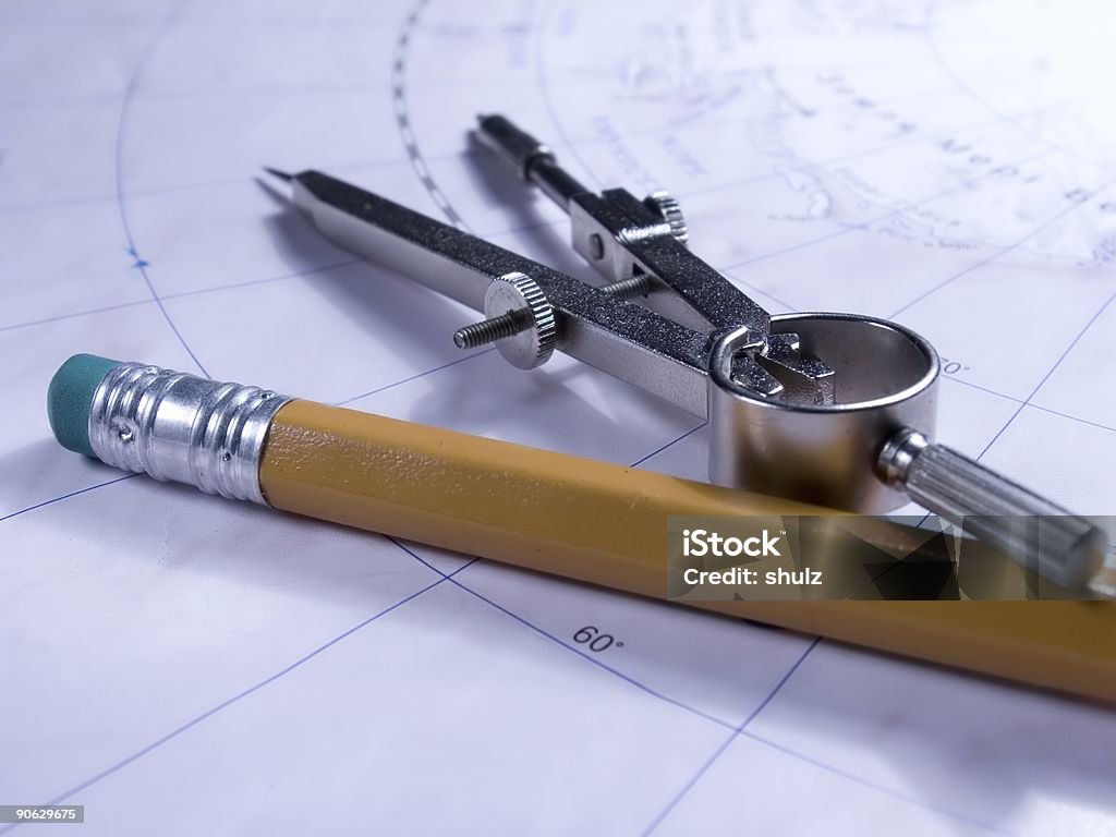 Compasses и карандашом на карте - Стоковые фото Карандаш роялти-фри