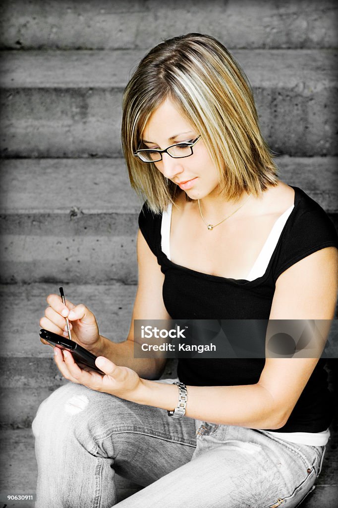 Mulher usando PDA - Foto de stock de Adulto royalty-free