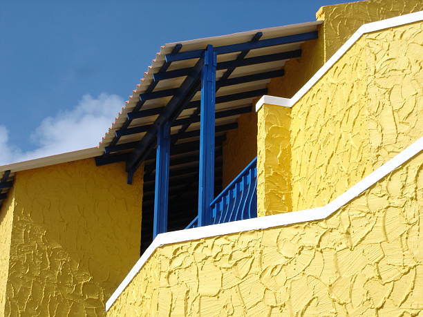 yellow caribbean house on bonaire - fsachs78 stockfoto's en -beelden