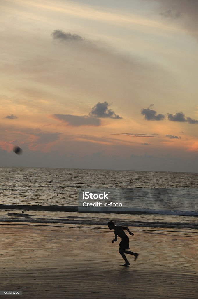 Junge und Sonnenuntergang - Lizenzfrei Abenddämmerung Stock-Foto