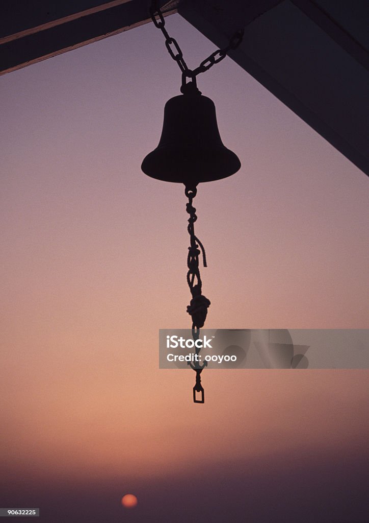 Bell alla sera - Foto stock royalty-free di Campana