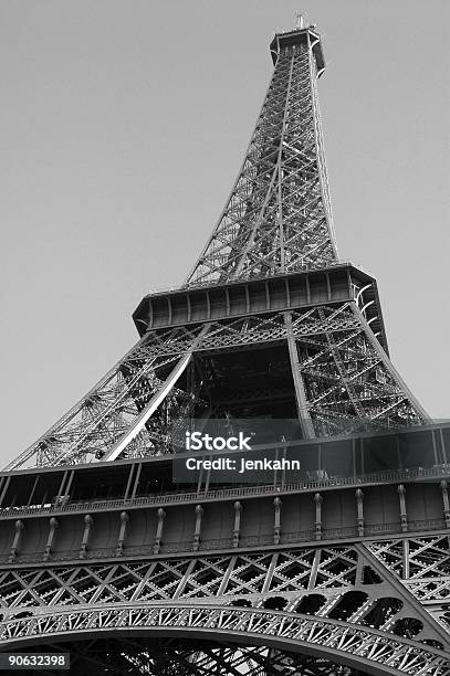 Tower En Blanco Y Negro Foto de stock y más banco de imágenes de Arquitectura - Arquitectura, Aventura, Blanco - Color