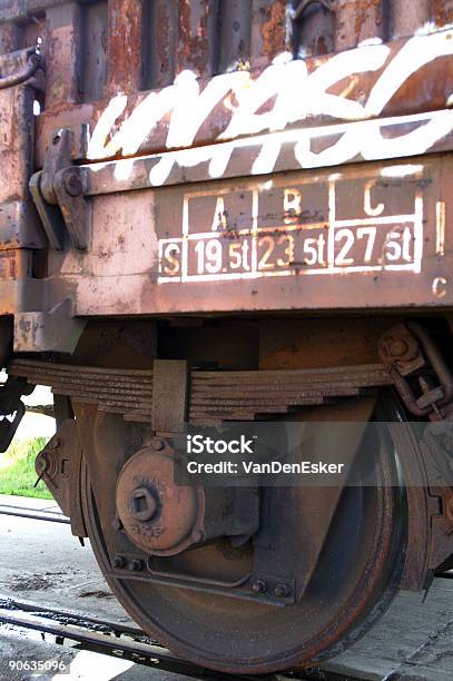 Vagón Oxidado Foto de stock y más banco de imágenes de Abandonado - Abandonado, Acero, Andén de estación de tren