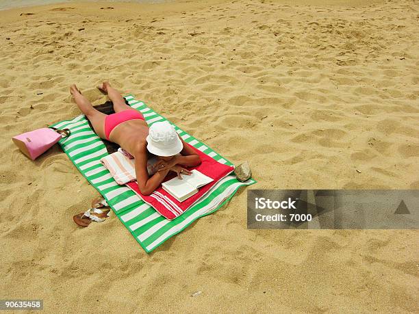 Spiaggia Lady - Fotografie stock e altre immagini di Scottatura solare - Scottatura solare, Spiaggia, Abbronzarsi