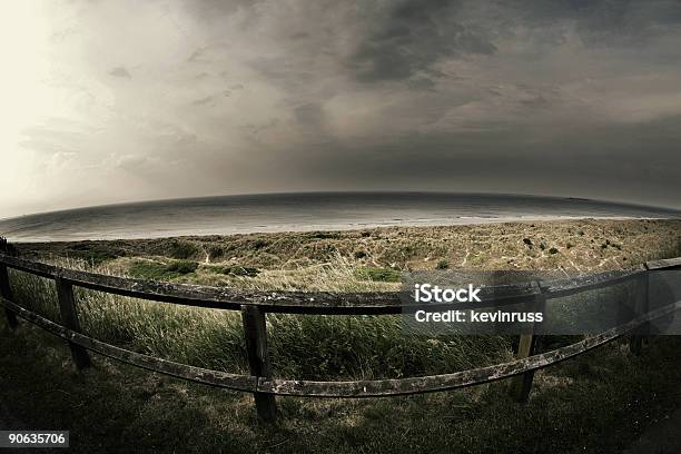 Bamburgh Praia Em Inglaterra - Fotografias de stock e mais imagens de Ao Ar Livre - Ao Ar Livre, Bamburgh, Bege