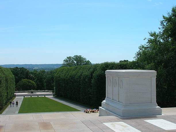 grabmal des unbekannten soldaten - tomb tomb of the unknown soldier arlington national cemetery place of burial stock-fotos und bilder