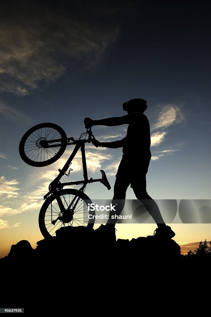 Mountain Biking - Foto de stock de Adulto royalty-free