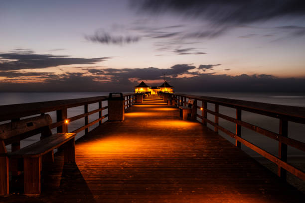 golfo do méxico - nápoles - florida - florida naples florida beach sunset - fotografias e filmes do acervo