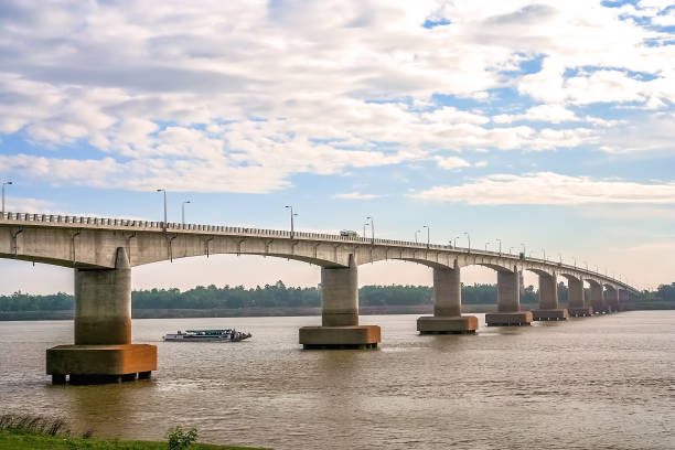 ponte sul fiume mekong in cambogia - length south high up climate foto e immagini stock
