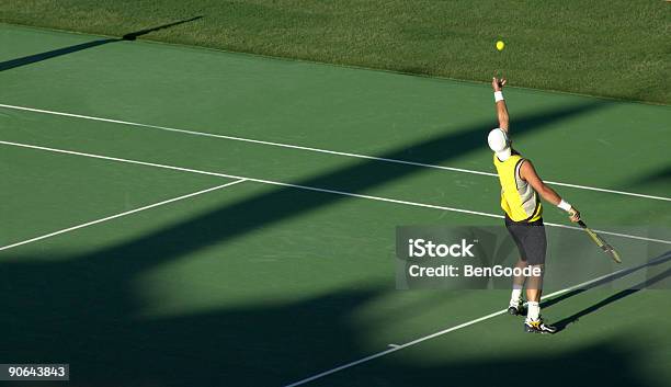 Serviert Stockfoto und mehr Bilder von Tennis - Tennis, Aktivitäten und Sport, Aufschlagen - Sport