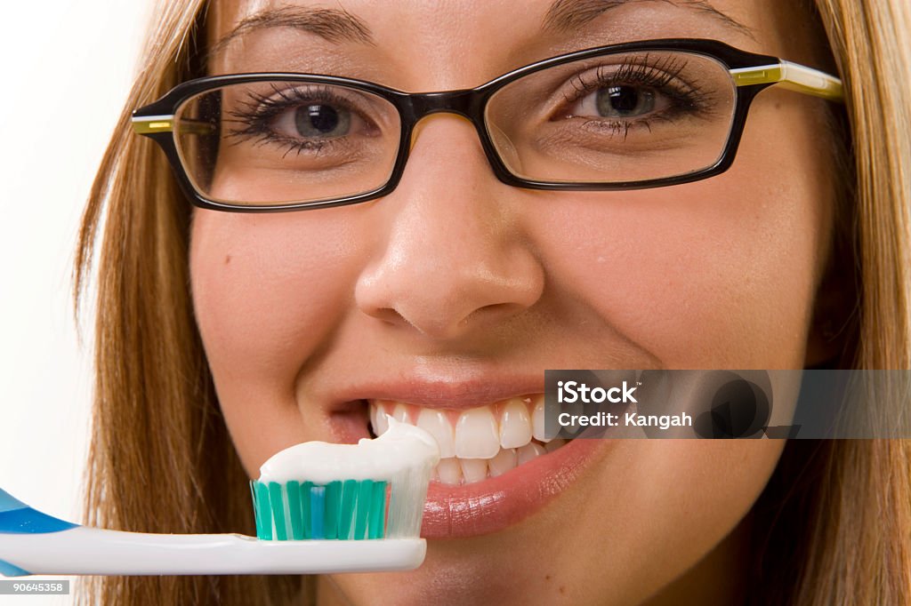 Femme/Brosse à dents - Photo de Adulte libre de droits