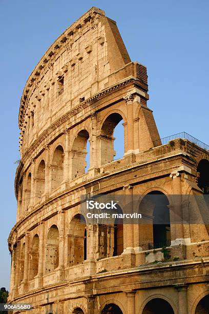 Foto de Coliseu Ao Pôrdosol e mais fotos de stock de Antigo - Antigo, Arcaico, Arco - Característica arquitetônica