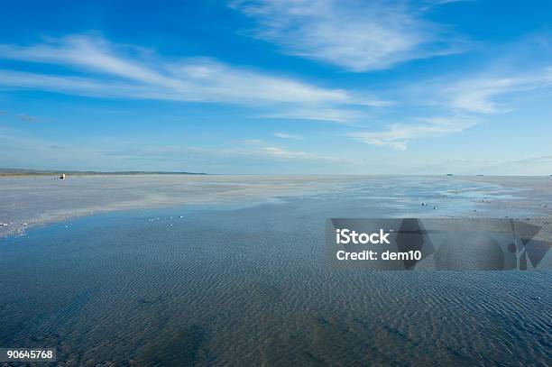 Niebieski Słone Jezioro - zdjęcia stockowe i więcej obrazów Bez ludzi - Bez ludzi, Brzeg jeziora, Chmura