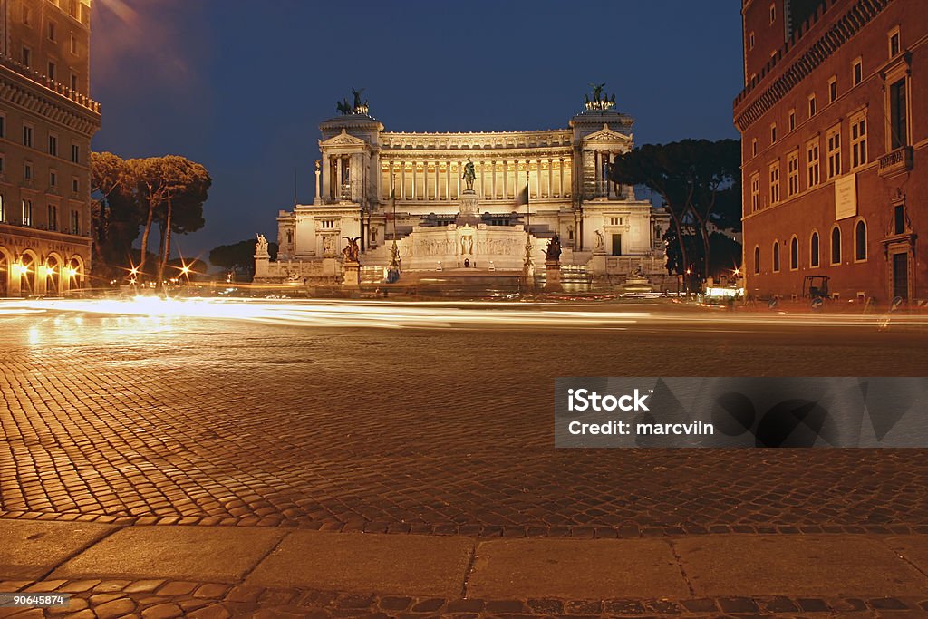 Vittorio Emmanuel por noite - Royalty-free Altare Della Patria Foto de stock