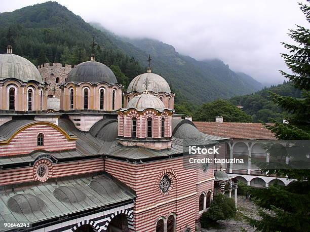 Santa Igreja De Rila - Fotografias de stock e mais imagens de Arcada - Arcada, Arco - Caraterística arquitetural, Arquitetura