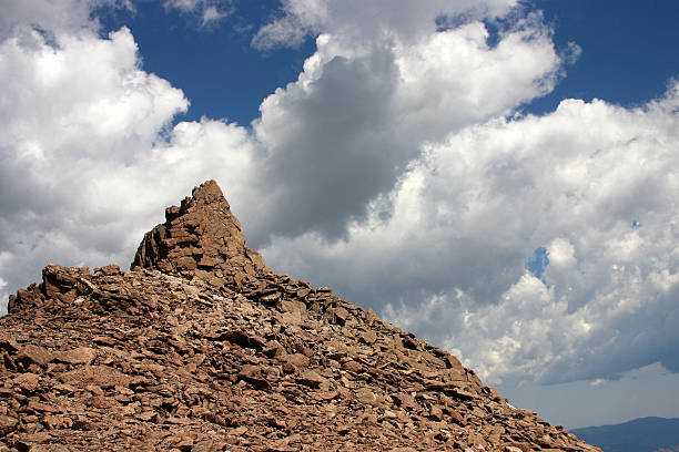 точка - mountain peak long colorado mountain стоковые фото и изображения