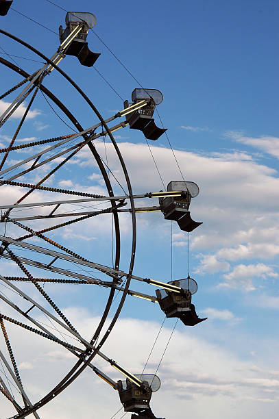 феррис бьюллер 2 - carnival spinning built structure frame стоковые фото и изображения