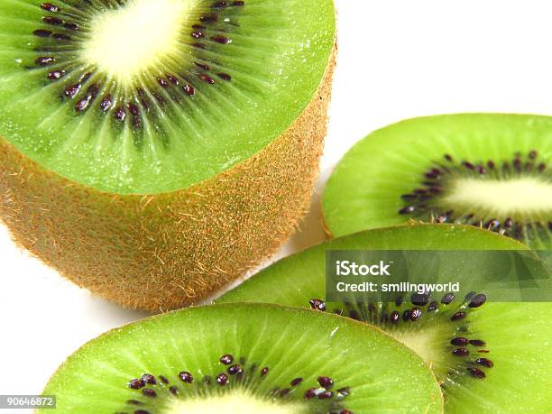 Raccolto Di Kiwis - Fotografie stock e altre immagini di Agricoltura - Agricoltura, Alimentazione sana, Bianco